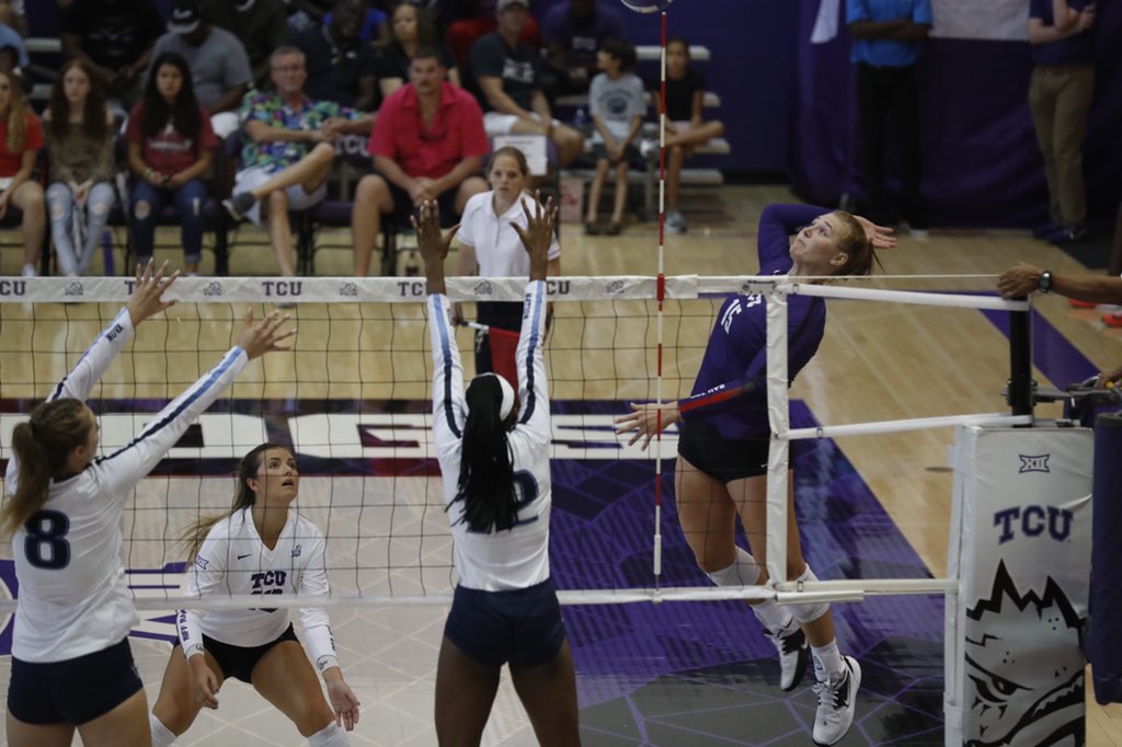 TCUvolleyball's tweet image. Our #TopPerformerTuesday focuses on rising sophomore OH @audreynalls32!

Audrey led the team in kills in 12 matches this season and posted a team-best nine match streak with double digit points 💪

#GoFrogs🐸🏐
