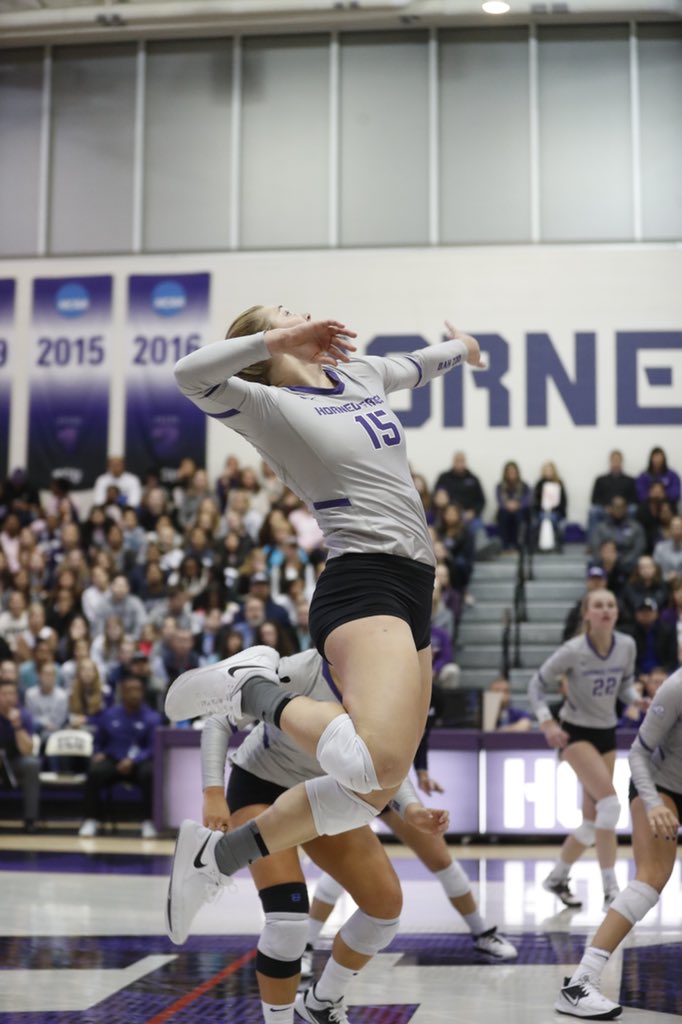 TCUvolleyball's tweet image. Our #TopPerformerTuesday focuses on rising sophomore OH @audreynalls32!

Audrey led the team in kills in 12 matches this season and posted a team-best nine match streak with double digit points 💪

#GoFrogs🐸🏐