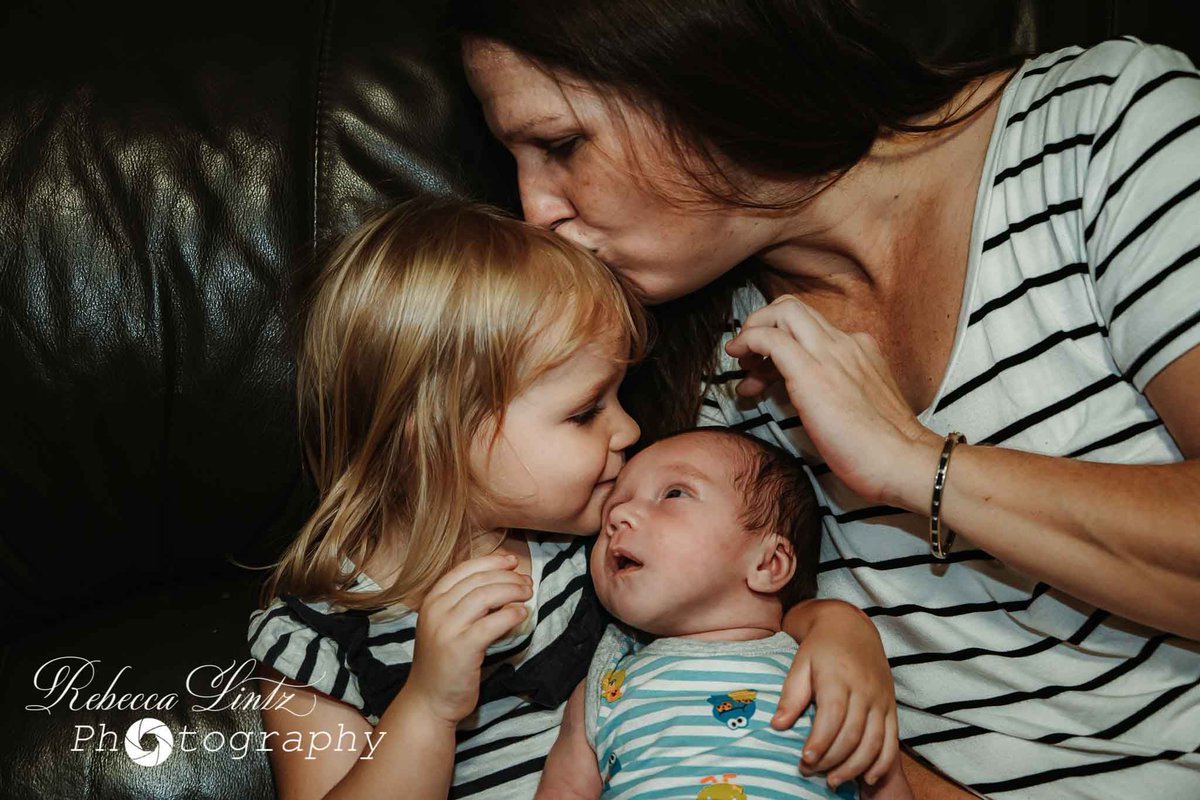 Photography_RL's tweet photo. “Babies smile in their sleep because they’re listening to the whispering of angels.”
#Townsville #photographer #family #photography #queensland #newborn #newbornphotography https://t.co/uqAP9ILaqa