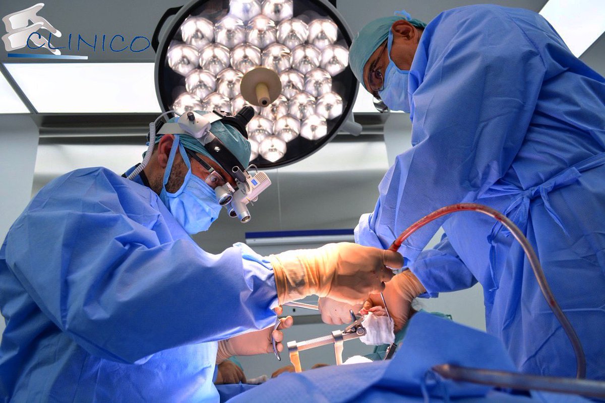 DrEnriqueVR's tweet photo. Trabajo en equipo!! 🤜🏻🤛🏻

#DrNeuroTJ #cirugia #cirugiadecolumna #hernia #hernialumbar #herniadedisco  #terapia #salud #neurosurgery #neurology #neurocirugia #neurocirujano #neurologo #neuroscience #neurologia #neurologie #doctor #doctores #doctors #dr #doctorlife #topdoctor https://t.co/qvXkA2izcF