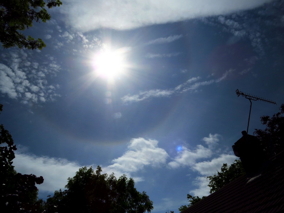 angegarrod's tweet image. 22 degree #solarhalo yesterday #opticaleffects #atmosphericoptics #clouds @CloudAppSoc @BBCWthrWatchers  @StormHour