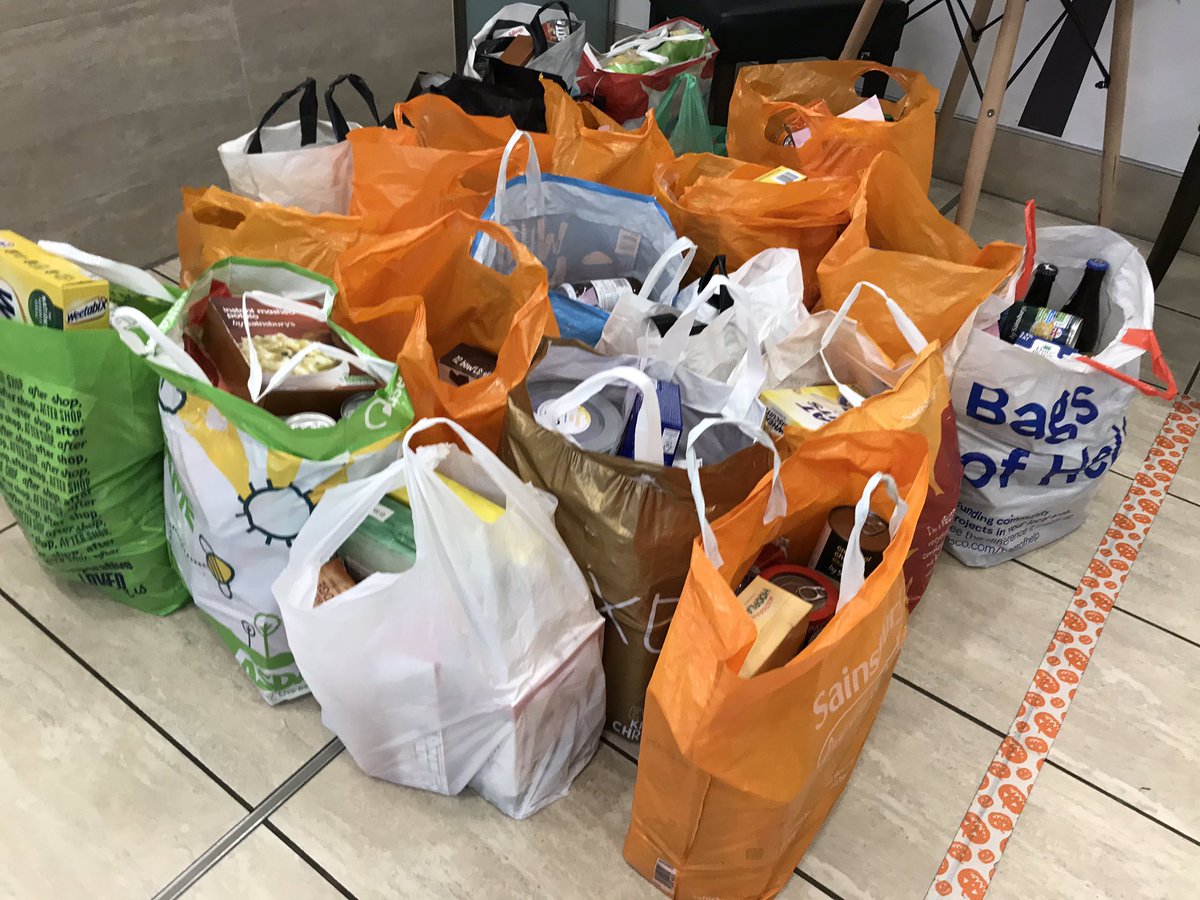 AvasAngels_com's tweet photo. This evening Ava’s Angels delivered a plentiful supply of food for families resident at #RonaldMcDonaldHouseBirmingham whilst their children are at @Bham_Childrens . All of this food was kindly donated by customers of Sainsburys Perton - thank you. @PICU_BCH https://t.co/T9iw7p4Pix