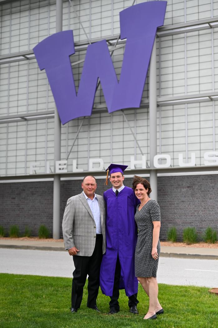 Taking pictures of graduates today until 7:00pm stop on down <a href="/WaukeeFB/">Waukee Warriors Football</a> @Photographygcp
