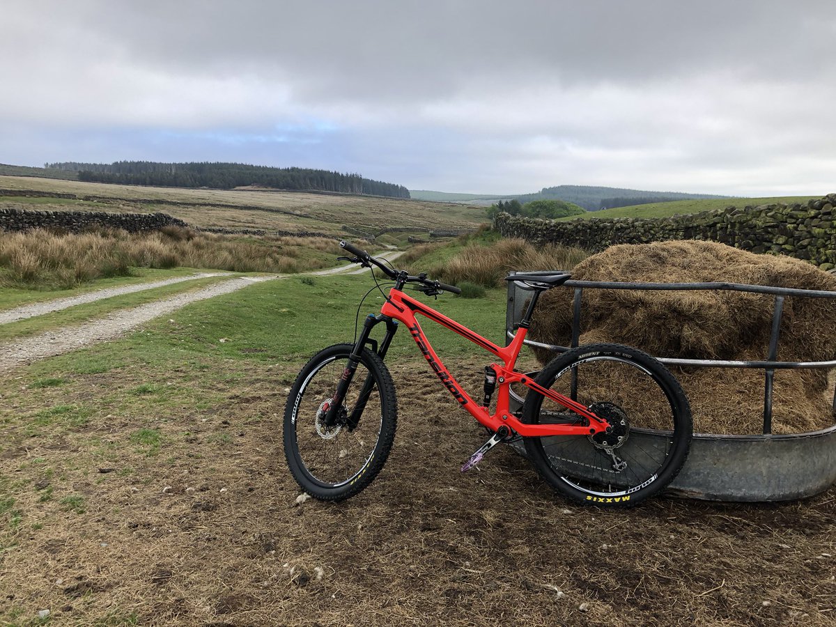 chrisparker_uk's tweet photo. Not the nicest of days but still fantastic ride along Ilkley and Rombolds moors and over by Riddlesden.  #mtbyorkshire #wildtraxmtb #mtblife #mtbadventure #mtb #transitionbikesuk #transitionbikestuesday #hopetechnology https://t.co/eKtfdvb86x