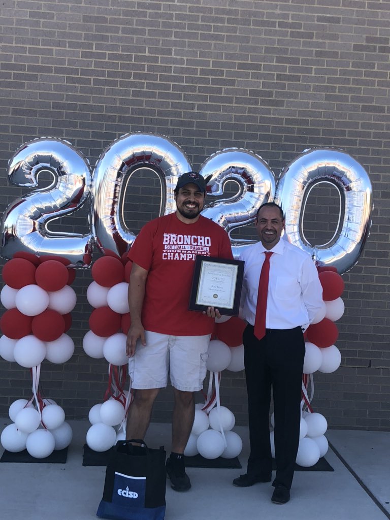 BigRedBronchos's tweet photo. Congratulations to Mr. Mata!! OHS Teacher of the Year 👨🏾‍🏫⭕️🐴🎉@MNMarquez10 @BronchoNews https://t.co/FjTMrPgF2T