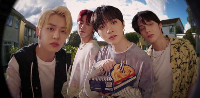 taehyun, on the other hand, seems like he knows something is up from the very beginning. he's carefully watching what beomgyu and yeonjun do when they go up to the door, and he's also the only one besides beomgyu to eat a cookie- and what does he do after eating it? look off to