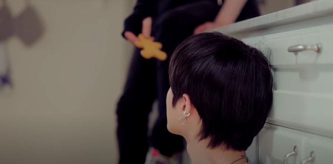 the side (where no one is) as if in confusion or as if he's looking for someone. youll also note that the way yeonjun hands beomgyu the cookie is awkward, almost as if hes trying to feed it to him in secret?? this is where i think taehyun starts to catch onto the fact that theyre
