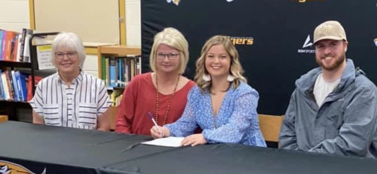 NWCCVolleyball's tweet photo. Welcome Taylor Smith❤️🏐💙#RangerUP🏐 https://t.co/sVhdHVm3Si