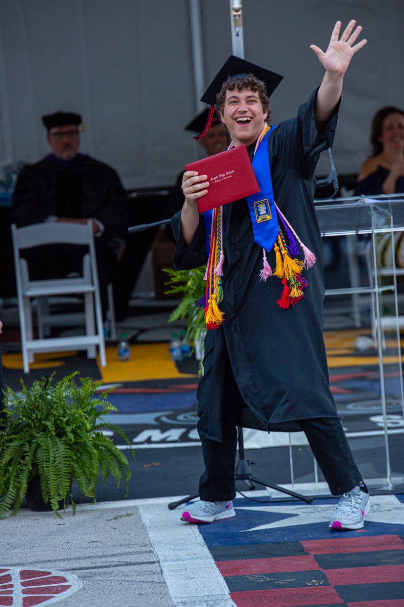 TheTalonNews's tweet photo. Here’s some amazing shots from graduation yesterday! https://t.co/PQuVgCYnrT