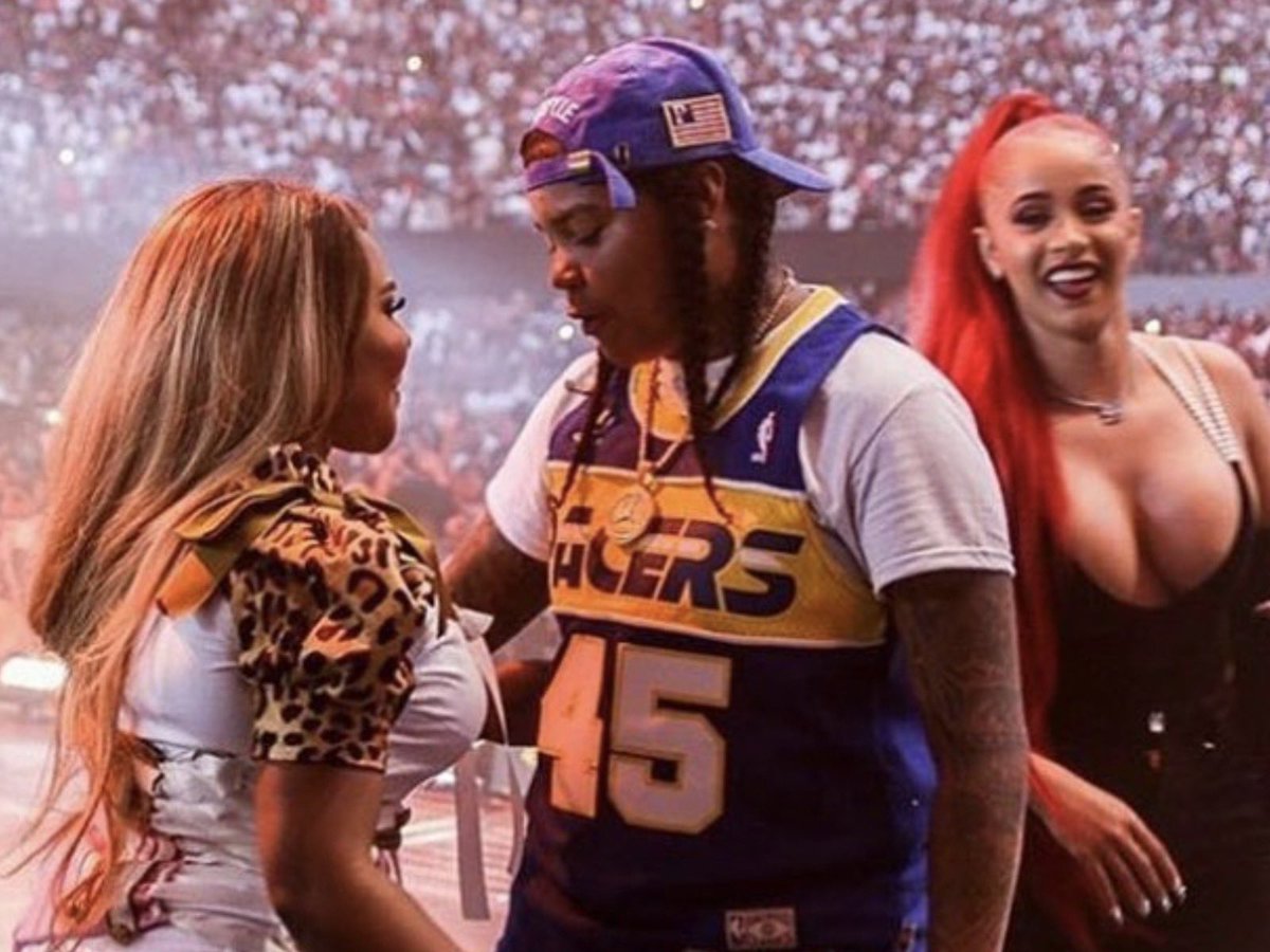 June 2017: 3 months after Remy disses Nicki, Lil’ Kim makes an appearance onstage with Remy Ma at Summerjam along with MC Lyte, Queen Latifah, Young MA, Cardi B, Lady of Rage, Monie Love, and Rah Digga.