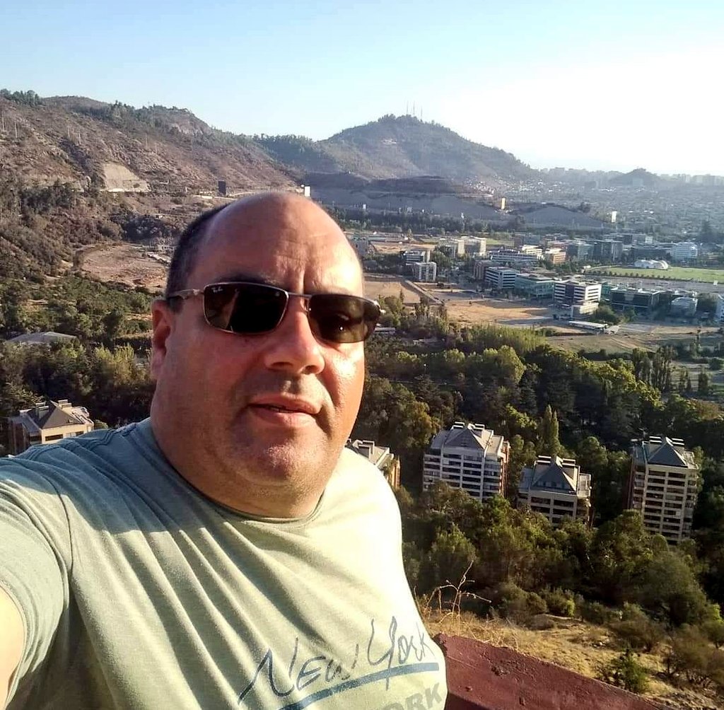 sergiojosenr's tweet photo. #Ahora #19May
Iván Carmona(46a), de #Guanare #Venezuela, acaba de morir en Santiago de Chile. Se contagió de Covid-19 y pasó más de dos semanas conectado a un respirador artificial.

Su sobrina y dos personas más, que vivían con él, dieron positivo a la prueba de Coronavirus. https://t.co/LiM6silvIo