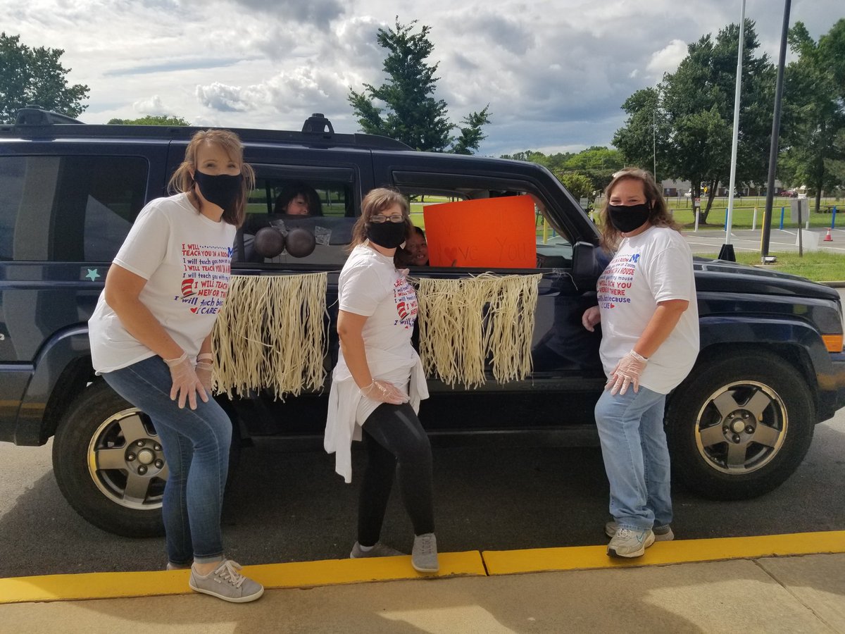 MESBlueDevils's tweet photo. Great 2nd/3rd grade items pickup and dropoff today!  We loved seeing everyone!  See you Thursday at the Farewell Parade from 1pm-3pm. #WeAreModel https://t.co/ZAaGTnHljQ