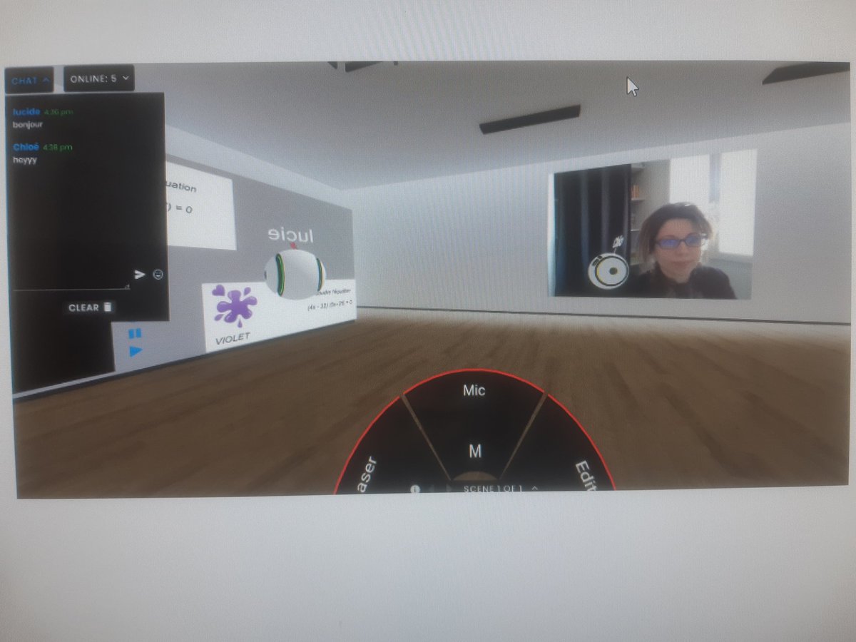 joanriguet's tweet image. #framevr
Salle d':escape game" combinée à de la visio pour une aide en direct  ça donne plein d'autres idées pour d'autres activités 
(Les petits robots,  ce sont les élèves présents à ce moment là)