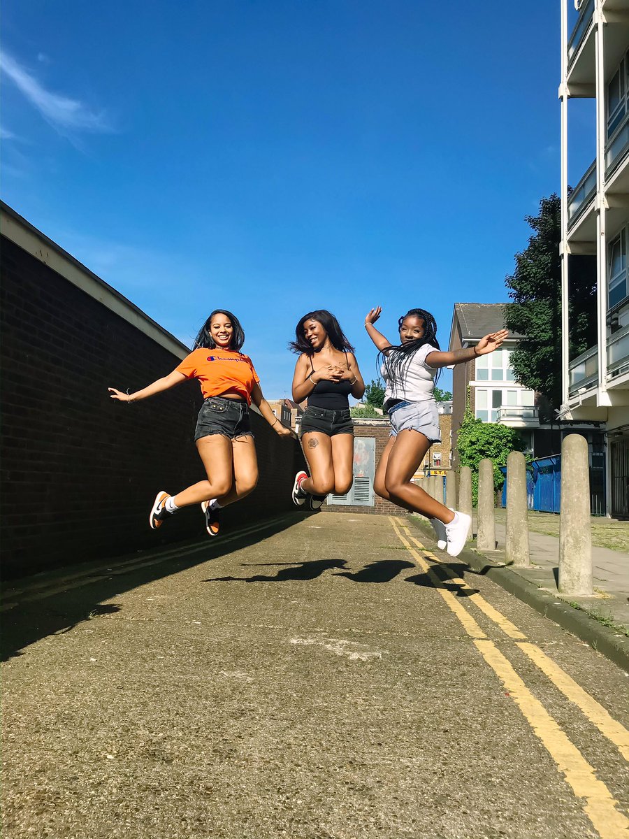 I was just about to take a picture of someone on their doorstep when I noticed this trio trying to get selfies. When I heard one say “I can’t get the angle right” I had to go over and ask if they wanted to be part of my project.  #LoveInATimeOfIsolation  https://www.instagram.com/p/CAYoRZfH9EK/?igshid=2t9utqz230ng