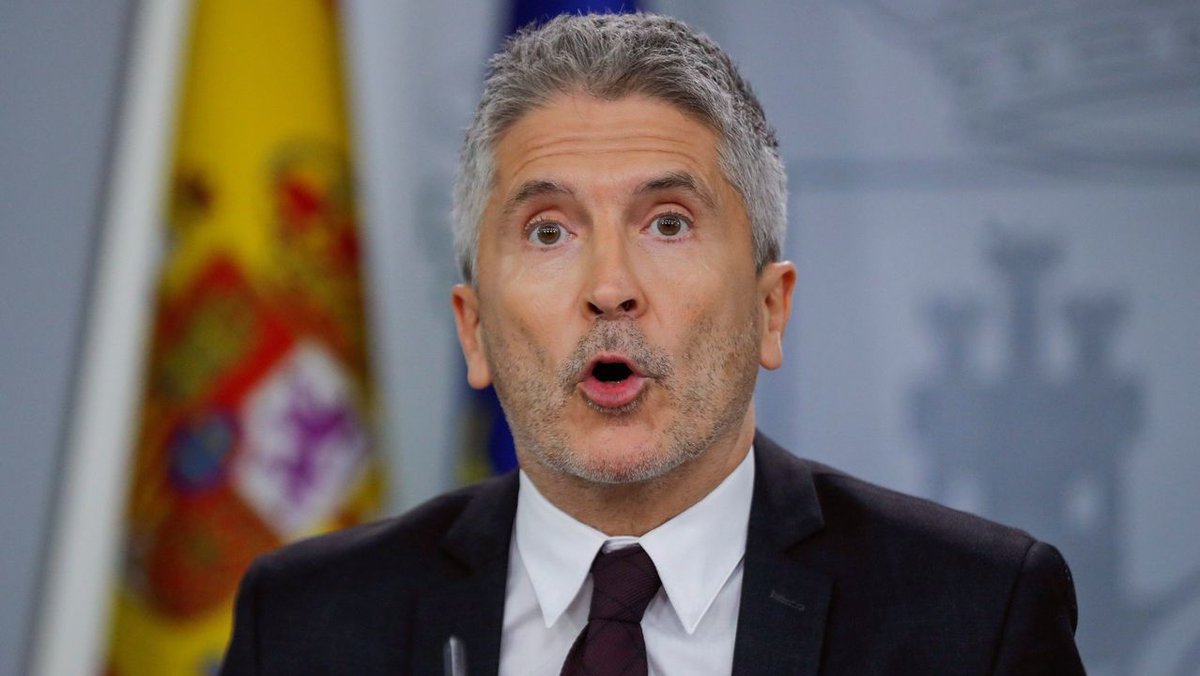 PoliciaSXXI's tweet photo. Lo de Alcorcón va a ir a más, y aparecerán réplicas en distintos puntos. Las decisiones tomadas hasta ahora hacen imposible ya frenar la escalada violenta. 
De todo lo que suceda, el responsable será el Ministro Marlaska y su absoluta incompetencia. 
HILO https://t.co/8bPcdoGTVj