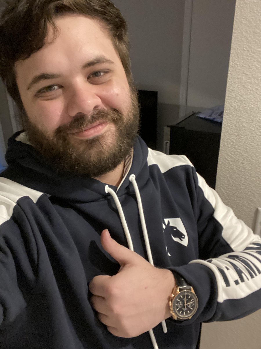 LiquidHbox's tweet photo. About to go live (https://t.co/bwcwFIln01), but more importantly:

GIVEAWAY TIME

The Liquid #HERITAGE drop comes out in a few days on 5/21 at 12PM PST. 

How to enter:

1. Follow me + @TeamLiquid 
2. RT/Comment your size. 

We'll pick a winner on 5/21.

https://t.co/bq6yjQAlzw https://t.co/Y6GSXFOAXP