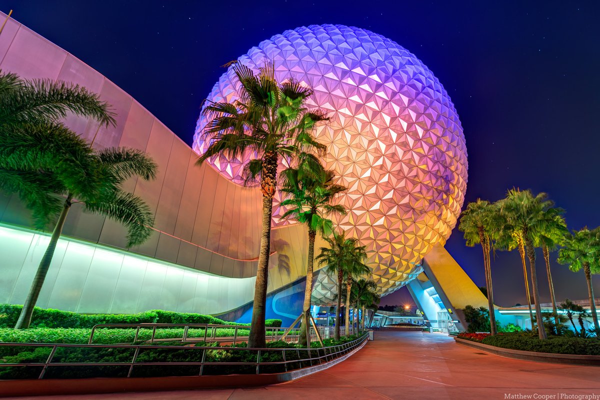 2/ The story goes far back to 1965 as one of Walt Disney's ideas for a "futuristic" city. In 1982, the world witnessed the opening of Epcot, a themed park built at Walt Disney World Resort, in Orlando, Florida . It stands for "Experimental Prototype Community of Tomorrow".