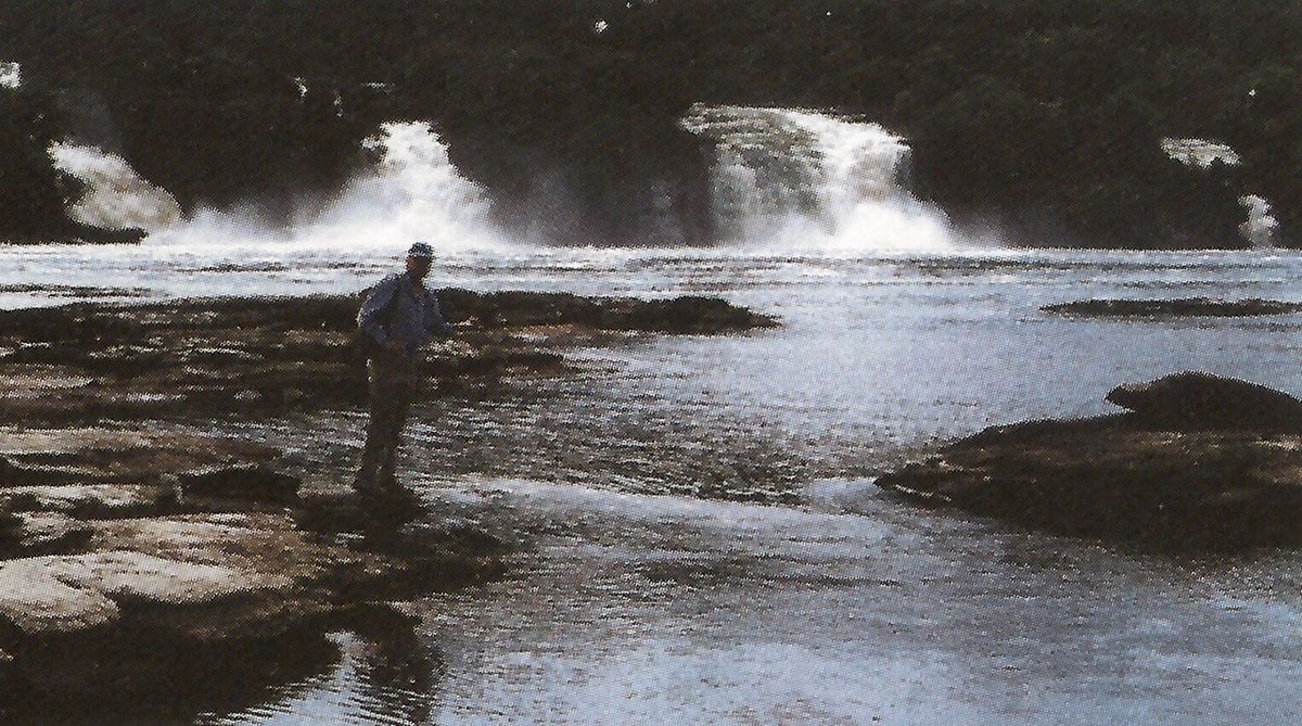 Many of the backgrounds in this film were actually live action, with shooting locations including Hawaii, Australia, Jordan, and Venezuela. The scenery in the last two pictures is from Venezuela.