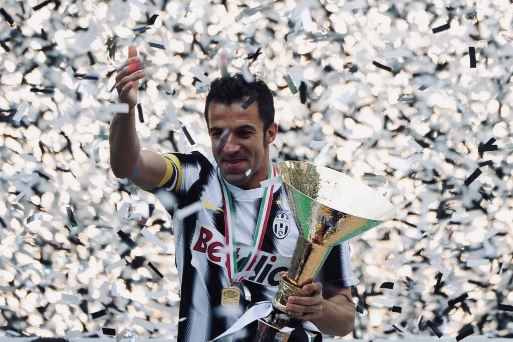 Juve1897no's tweet photo. On this day in 2012, last game with Juventus for Alessandro Del Piero. 19 seasons, 705 matches, 290 goals &amp; 18 titles. Number 1 Juventus legend in my book &amp; forever my favourite player 🙌 https://t.co/5ermyevze2