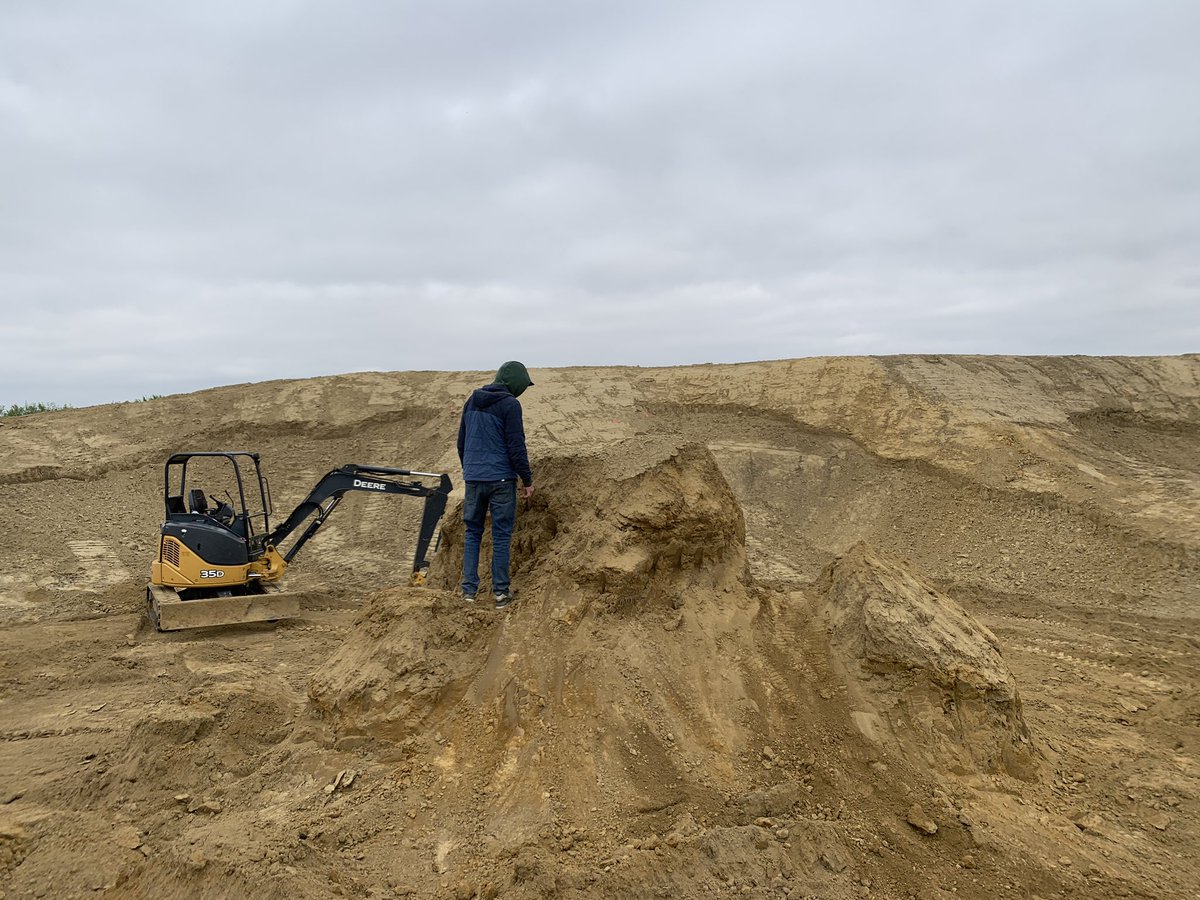 KingCollinsGolf's tweet photo. Camera 1 / Camera 2. @LandmandG will have an Ode to the Pons Asinorum bunker @LahinchGolfClub. Location: The Milk Carton Bunker. https://t.co/5q0nwdKzZx