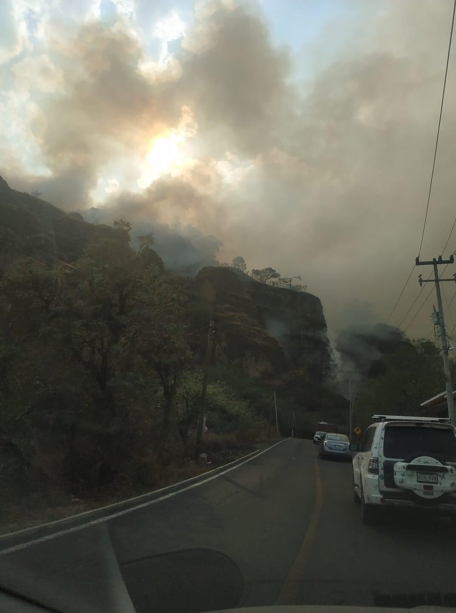 natta_haotzima's tweet photo. @cuauhtemocb10 pedimos ayuda con un helicóptero para apagar fuego Oztopulco, Tepoztlan. @GobiernoMX @GobiernoMorelos @tatclouthier https://t.co/rQqbYymVas