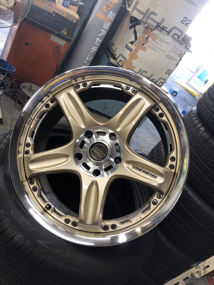 ちゃらセル クラックの神 多少の歪みやガリ傷などホイール綺麗にしたい人いたら俺にdmなりlineなりしてくださいな 後輩が1万 で 作業してくれるみたい 程度によって値段変わるけど 好きな色に塗装も出来るみたいだし ガリ傷修理 ホイール