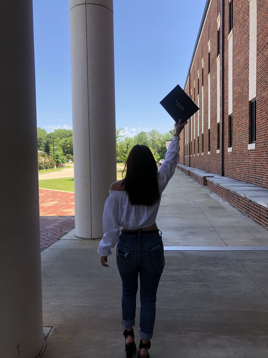 brookie_shaw's tweet photo. Associates degree , Magma Cum Laude , Dean’s list x4🎓 https://t.co/AJqY6iNvJD