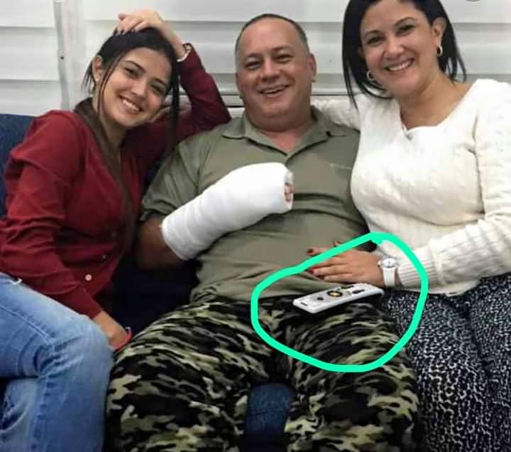 juanzuare's tweet image. "Puros, ricos y sifrinos son los que sufren el cierre de #DirectTV "