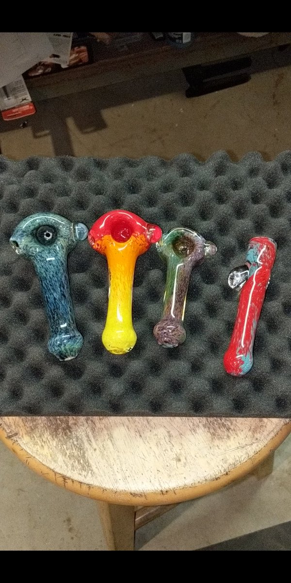 Gidsglass's tweet photo. @SelahSketches @Gidsglass glassblower out of Massachusetts on Instagram at the same I'll follow back ! https://t.co/pfN1zqfcZK