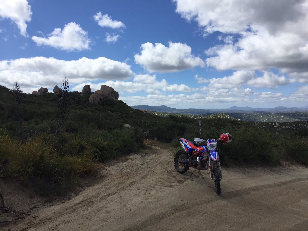 troyhirschfox5's tweet photo. Another fun morning on the trails!
#senditsd 
#playbeforework
#socialdistanceriders https://t.co/LrPtwl46n7
