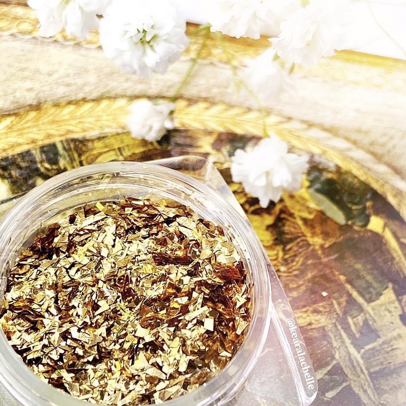How much do you love glitter? 😌✨ 
Ft. our Gold Flakes glitter
📸: <a href="/kearalachelle/">kearalachelle</a>