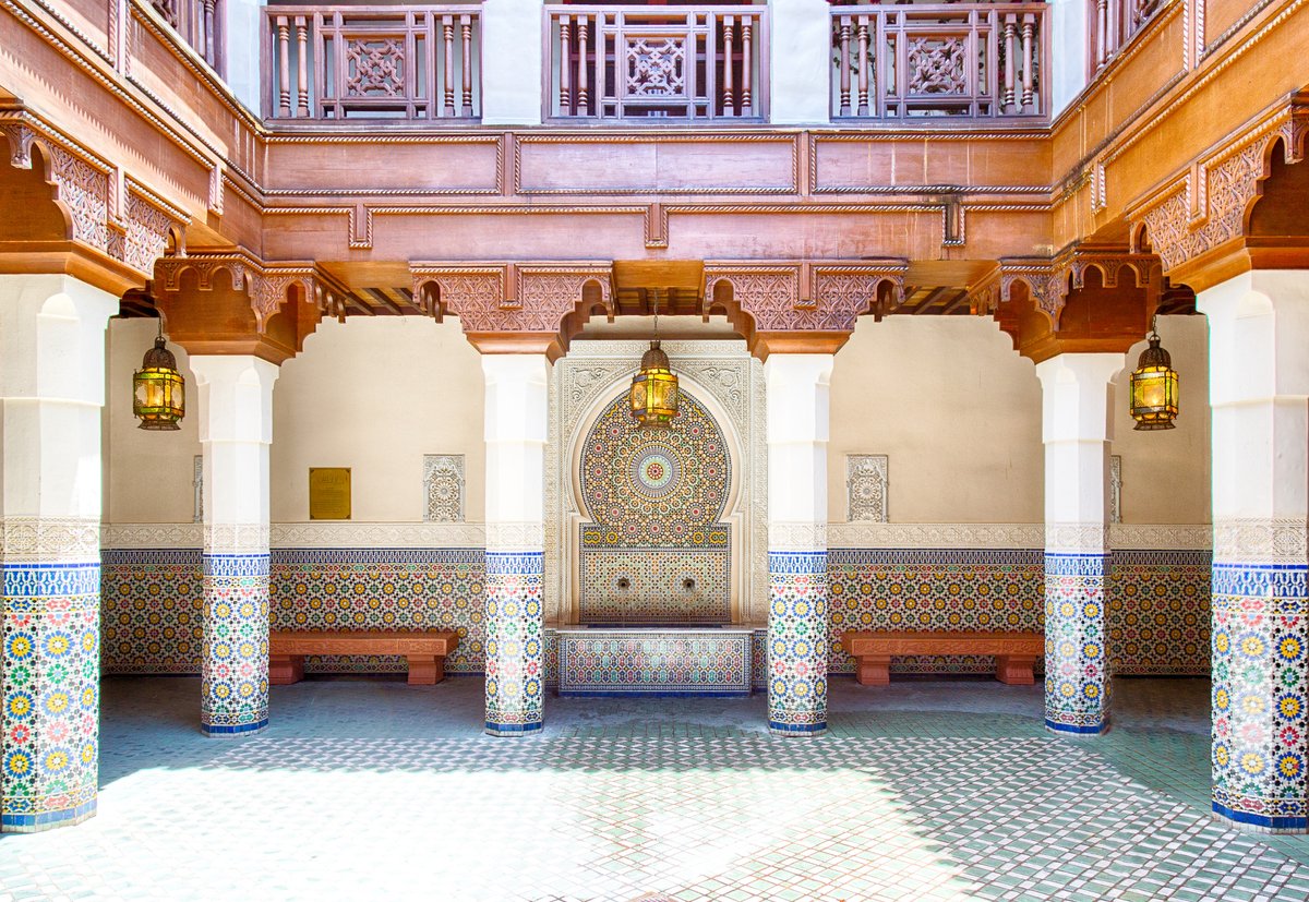 9/ The Fes House shows guests the typical Moroccan house. Inside the pavilion, North African plants including citrus trees, date palms, and olive trees. The pavilion plays hosts to entertainment, including a belly dancing show in the evening.