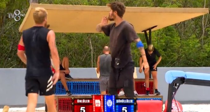 Diğer fandomlar dilenmeye başlamış sponsor falan peşinde nxkxkkdkdkdod
🤫#barismuratyagci