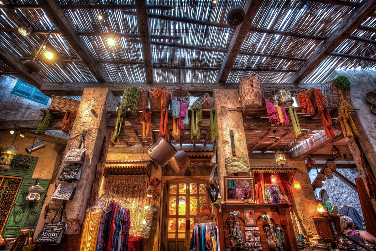 11/ Six shops adorn the pavilion, selling patrons everything from rugs to leather goods, and traditional Moroccan clothing.