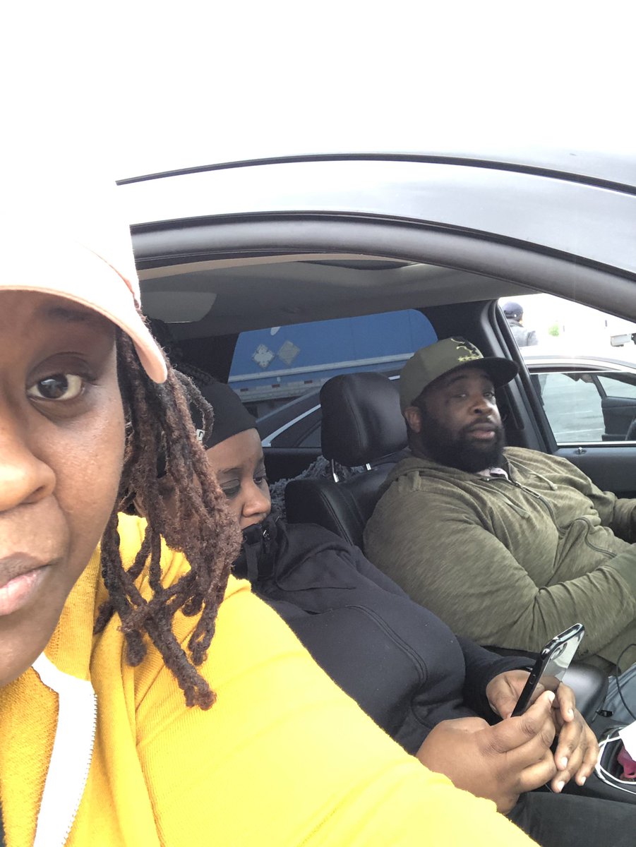 candypbrown's tweet photo. We all out picking up amazon routes! #siblings #missingJay #working #FranksKids #grinders https://t.co/rqCX3VQgaJ