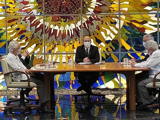 Radio_COCOnline's tweet photo. Doctor Eduardo Torres Cuevas: #JoséMartí fue capaz de prever lo que se estaba formando, el nacimiento del imperio. #NuestroMayorOrgullo @pipamediaslarga @lenybs @chamberohoy @RosabalCaridad @rciudadhabana @MirelysMesa @Laguantanamera @Monstruoplayero @Guajiritasoy @Ynmeley https://t.co/OIoEDH9suT