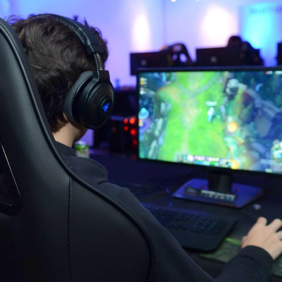 petroni_hok's tweet photo. Free Agent ADC em busca de oportunidades. Motivado e disposto a melhorar. 
 EXP:
- Underrated (Time independente onde jogamos o relegation contra a red nesse ultimo split.
- 50 pts no qualify segundo split 2019
- Challenger s9 e s10 

Contato via DM

RT e Like pls <3 https://t.co/ADcwdyMSWi