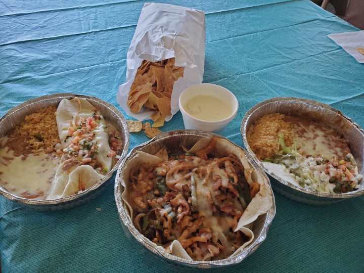 LNHSSoccer's tweet photo. Thank you Teresa's in Lakeville!

 #TeamTakeout https://t.co/wzx8sZ5SWr