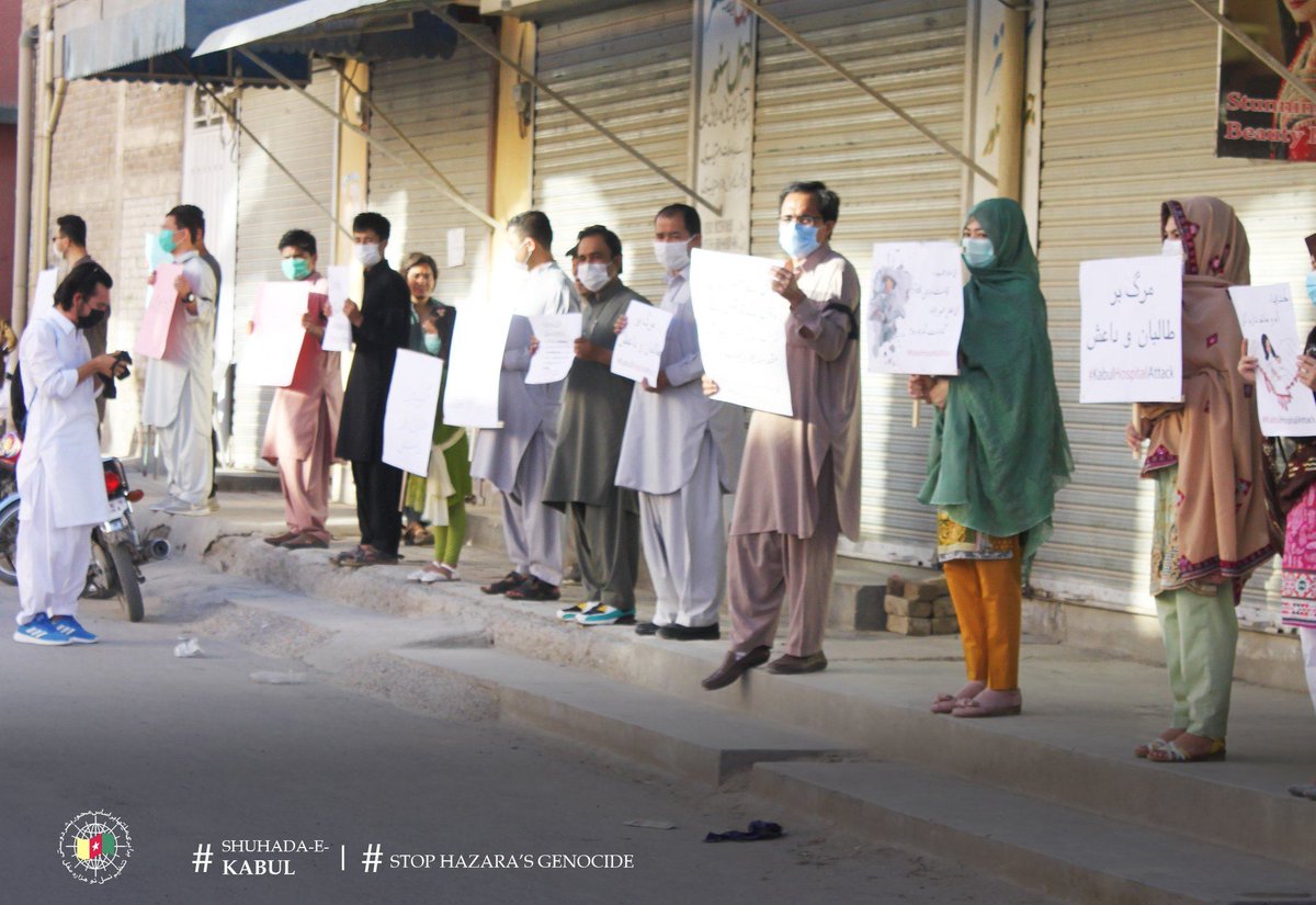 AGizabi's tweet photo. In solidarity with the victims of hospital attack in #Kabul and the horrific burning of #Hazaras in Qiaq, #Quetta residents have taken to the streets. #KilledMothersWithBabies #KabulHospitalAttack #kabulattacks https://t.co/UtwiTdB6Wn
