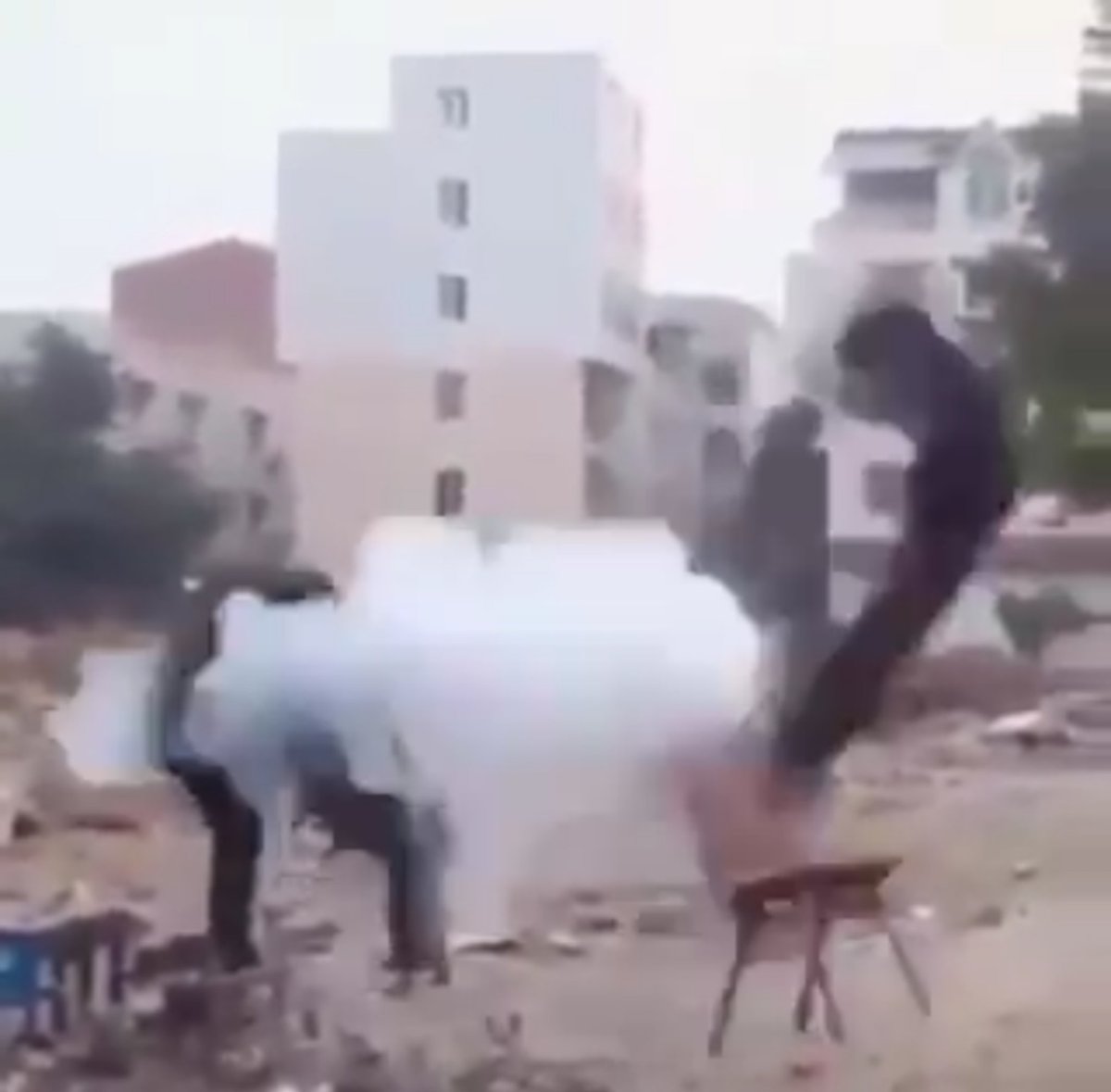 ▌✧ ：」
He do be doin the flying tho hehehehehsv