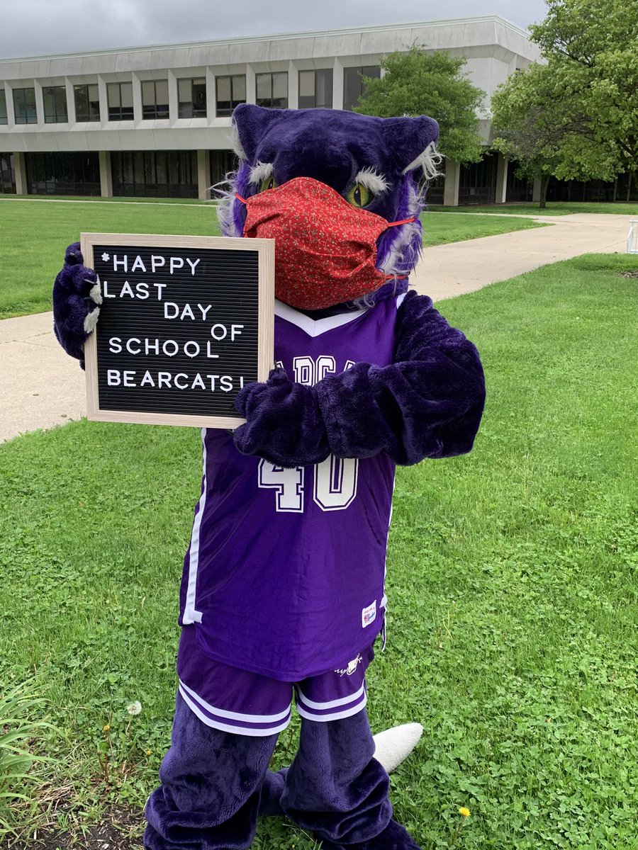 Happy Last Day fellow Bearcats! Have a great summer! Stay safe, Beau misses you! 💜 🐾  @BearcatMrsAR  <a href="/Central_MCS/">Principal Walker</a> <a href="/MCHSBearcats/">Bearcat Athletics</a>