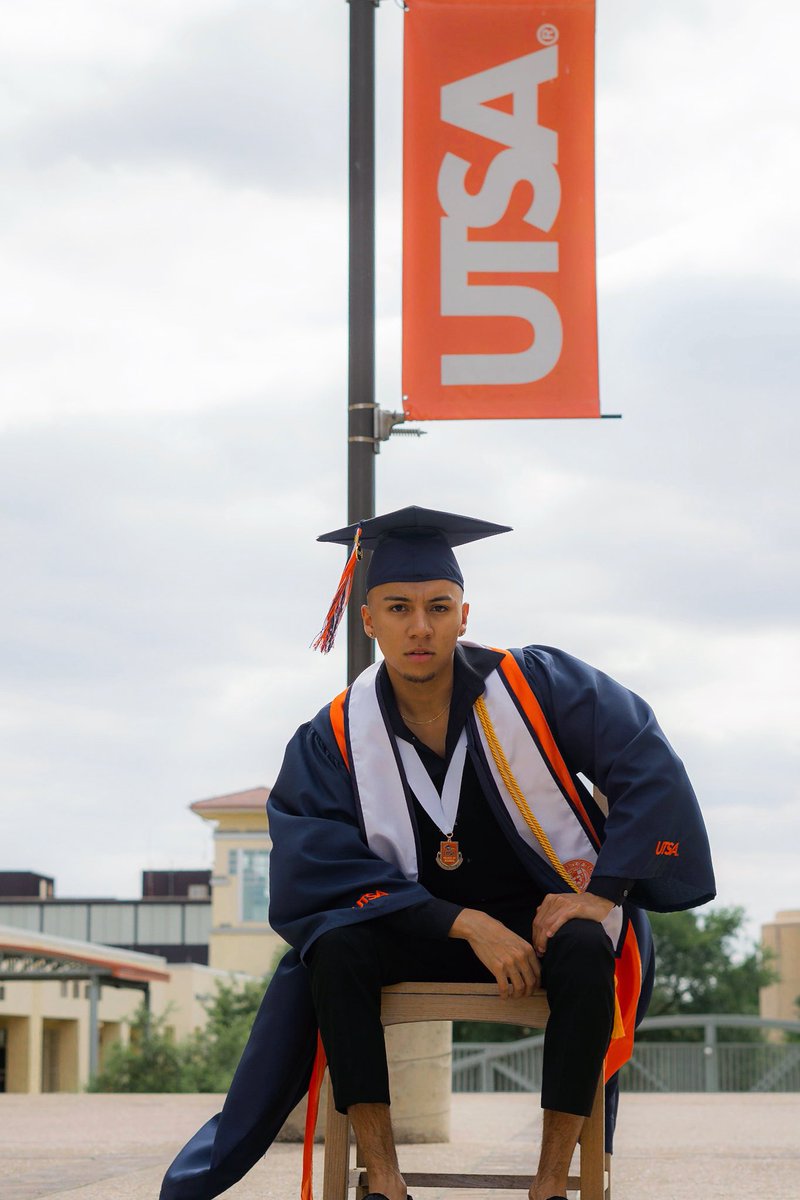 ronnietheethird's tweet photo. The University of Texas at San Antonio
B.B.A. in Marketing 
Spring 2020 

Cum Laude - 3.6 GPA
Distinguished Business Student 
Top 1.5 % of College of Business

Next stop 🔜 🤫🤫🤫

📸 : @ItsTrev_01 https://t.co/dih13ODear