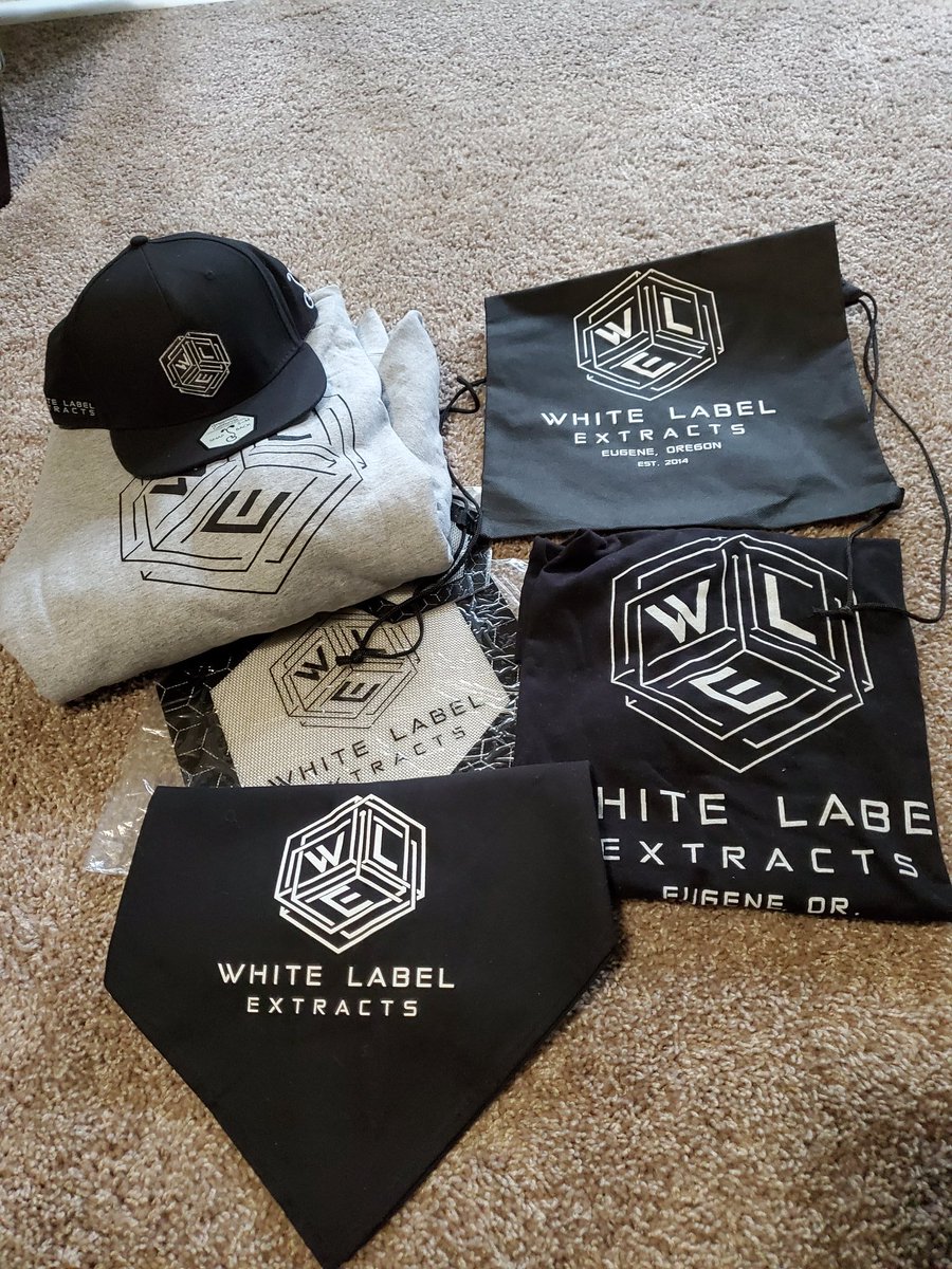 st3nto's tweet photo. When smoking weed live on stream QUICKLY flips into free gear and a potential sponsorship/partnership with the weed you are smoking. I love #WhiteLabelExtracts https://t.co/Pn4ODrQBIU