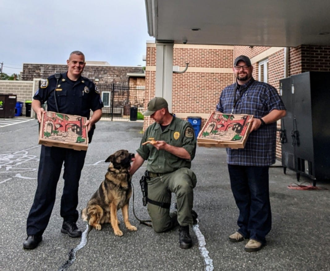 HdGPolice's tweet photo. A big thank you to Beth Merchant for providing officers with a pizza dinner tonight. K9 Ikar was pretty excited! We are so thankful for our amazing community! #pizza #HdGStrong #HavredeGrace https://t.co/KfA89NW0aZ