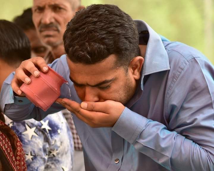 DrVivekMachra_'s tweet photo. मांझी तेरी कश्ती के तलबदार बहुत हैं....
इस पार कुछ मगर उस पार बहुत हैं.....
जिस शहर में तुने खोली है शीशे की दुकान....
उस शहर में पत्थर के खरीददार बहुत हैं.... https://t.co/mynH419mo5