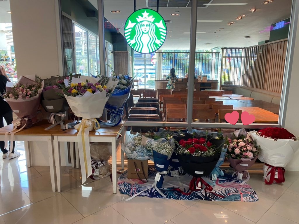 marriedmewgulf's tweet photo. 🥺🥺🥺🥺
OUR FLOWERS HAS SAFELY ARRIVED!!!! 🥰 

Flowers from me &amp; @babymewgulf 💐
We love you, Mew! This isn't much compared to all the happiness &amp; love you make us feel~! 😭 

#520WithMewGulf https://t.co/lR09guK59q