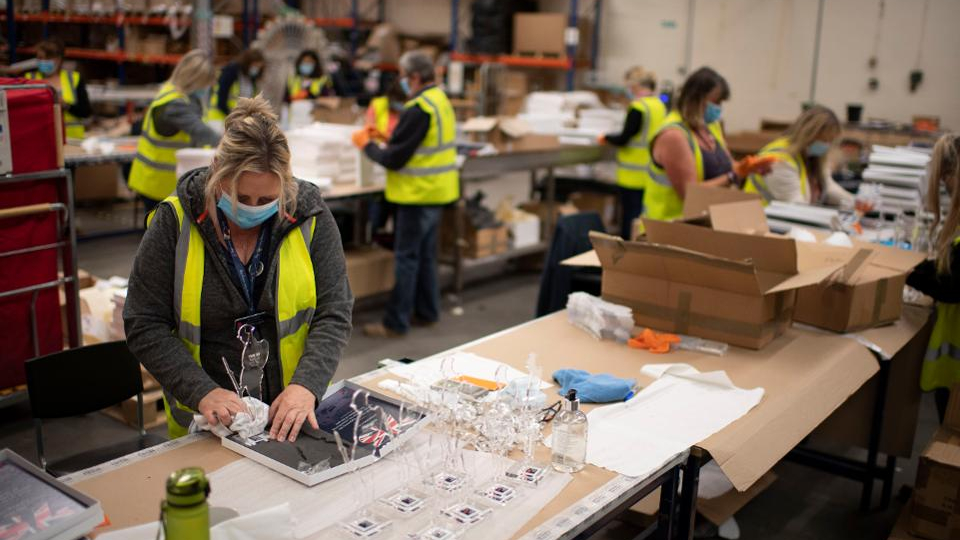 Forbes's tweet photo. To understand how a business will perform in the next decade, consider how a business is treating its people—starting with employees https://t.co/rJ4qqRGTOv https://t.co/eiJkaIBNfW