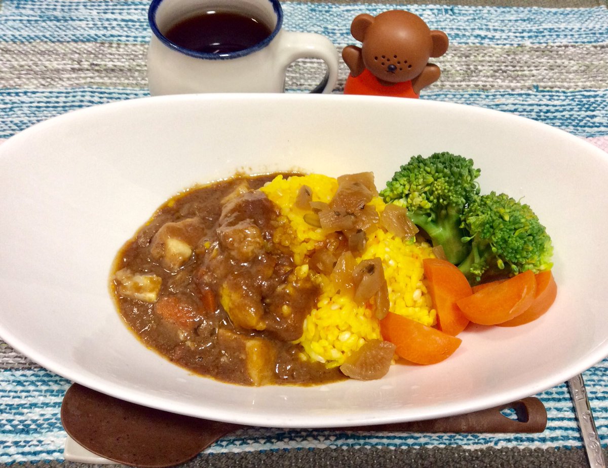 ohisamanotikara's tweet photo. 今日のランチはハウステンボスから取り寄せた長崎豊味館角煮カレー♬🍛
バーバラのように強く!💪🐻✨
まだ意識しないとうっかり食事を忘れてしまうので、明後日は駅まで行くついでに外食してこよう。。
#バーバラ #おうちランチ #角煮 #Barbara #luoch #カレー https://t.co/rKp9IgPK3c