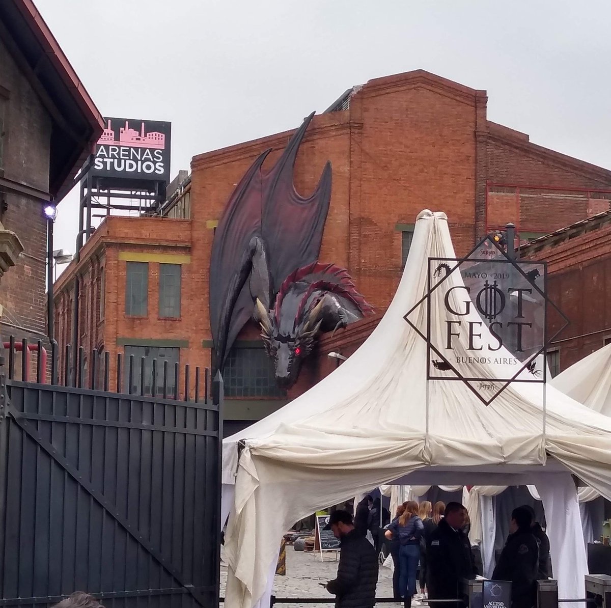 OctavioIlari's tweet photo. Hace un año estaba viviendo uno de los días más felices de mi vida!!! #GameOfThrones #GotFest https://t.co/DA4CHS6Fii