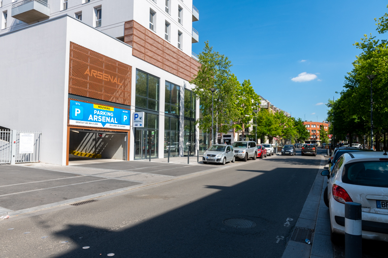 LauDegallaix's tweet photo. J'ai décidé de rétablir le stationnement payant dès ce lundi 25 mai, mais aussi d'accorder la gratuité du stationnement au Parking de l'Arsenal jusqu'au 27 juin.

Explications et plus d'informations et de détails au lien suivant :
https://t.co/aTrEJ4D1Wu https://t.co/trdVlUAbFw